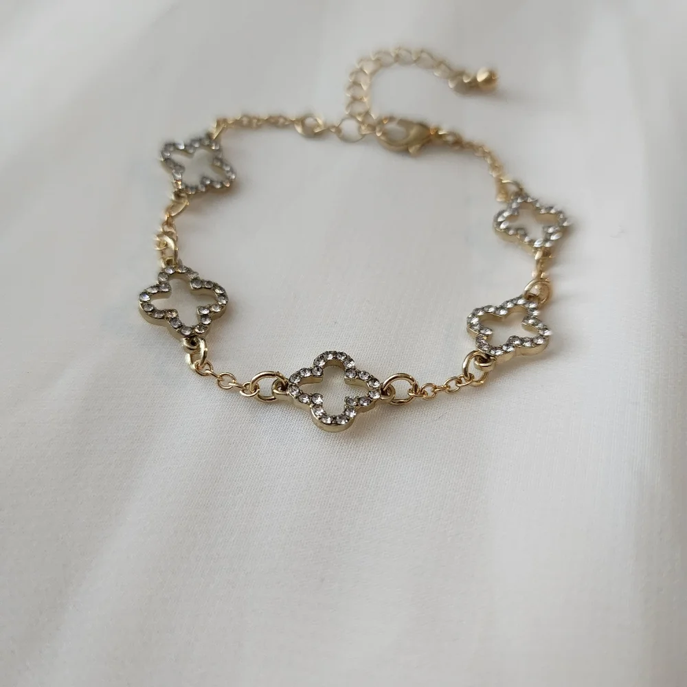 4-Leaf Clover Flower Bracelet Adjustable Cutout Gold-tone Clear Rhinestone